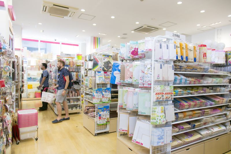 cửa hàng 100 yên